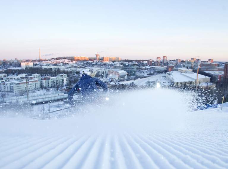 Downhill skiing in Stockholm's most central ski slope, Hammarbybacken