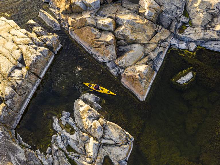 Adventures in the Stockholm archipelago. A birds-eye view of a kayak navigation through islets in the Stockholm archipelago.