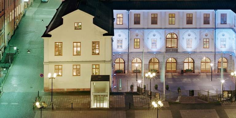 A magnificent 17th-century palace filled to the brim with Stockholm’s history. Building of this charming palace started as early as 1663 and its located at Slussen in Stockholm. The museum is currently under renovation. During the time for renovation city-walks are available every day, some of which are in English.