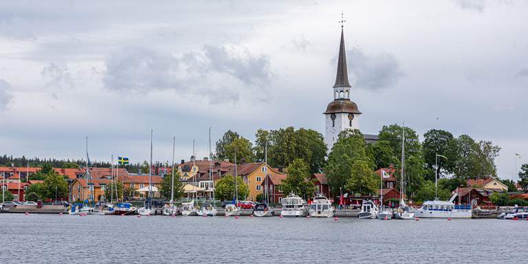 The silhouette of the town called Mariefred, situated by the water.