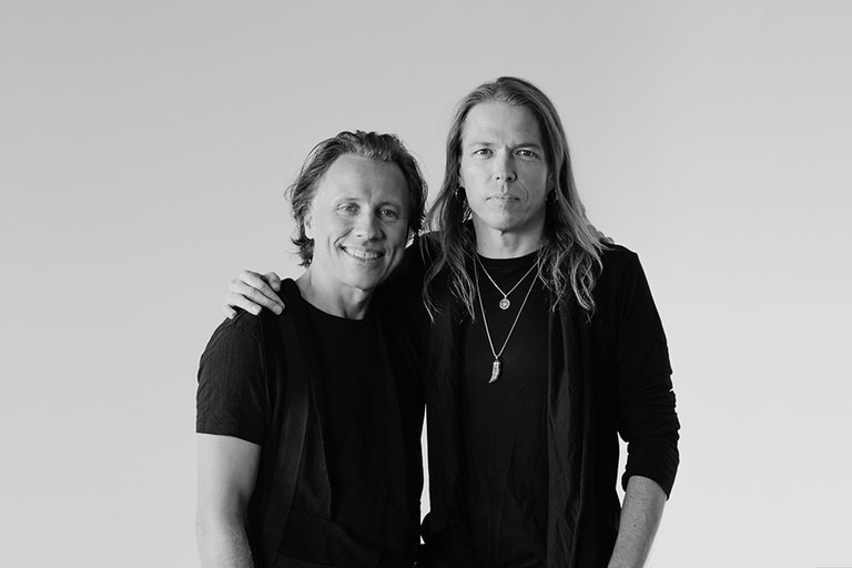 Photos of the musicians.