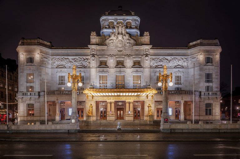 Dramaten, kväll.jpg