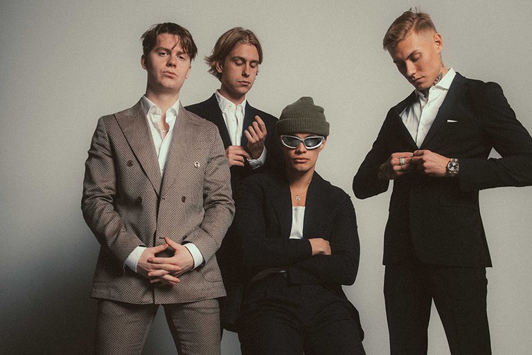 Photo of the band Hov1.