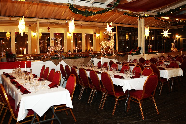 Restaurant decorated for Christmas.