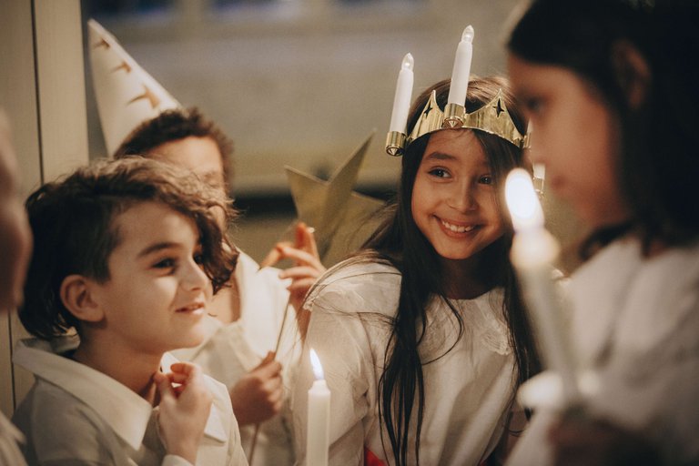 Kids celebrating Lucia Day.