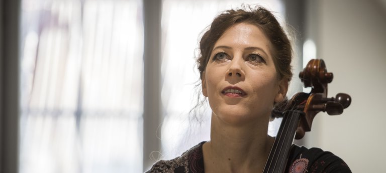Cellist Eva Maria.
