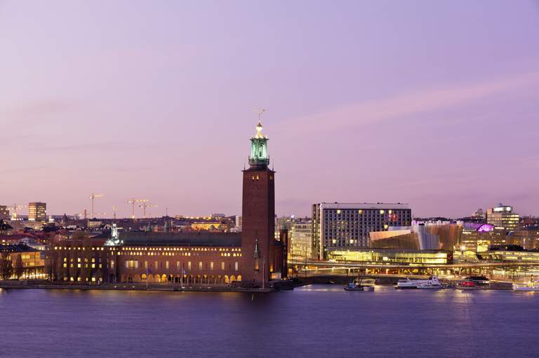 A photo of The City Hall made in the evening.