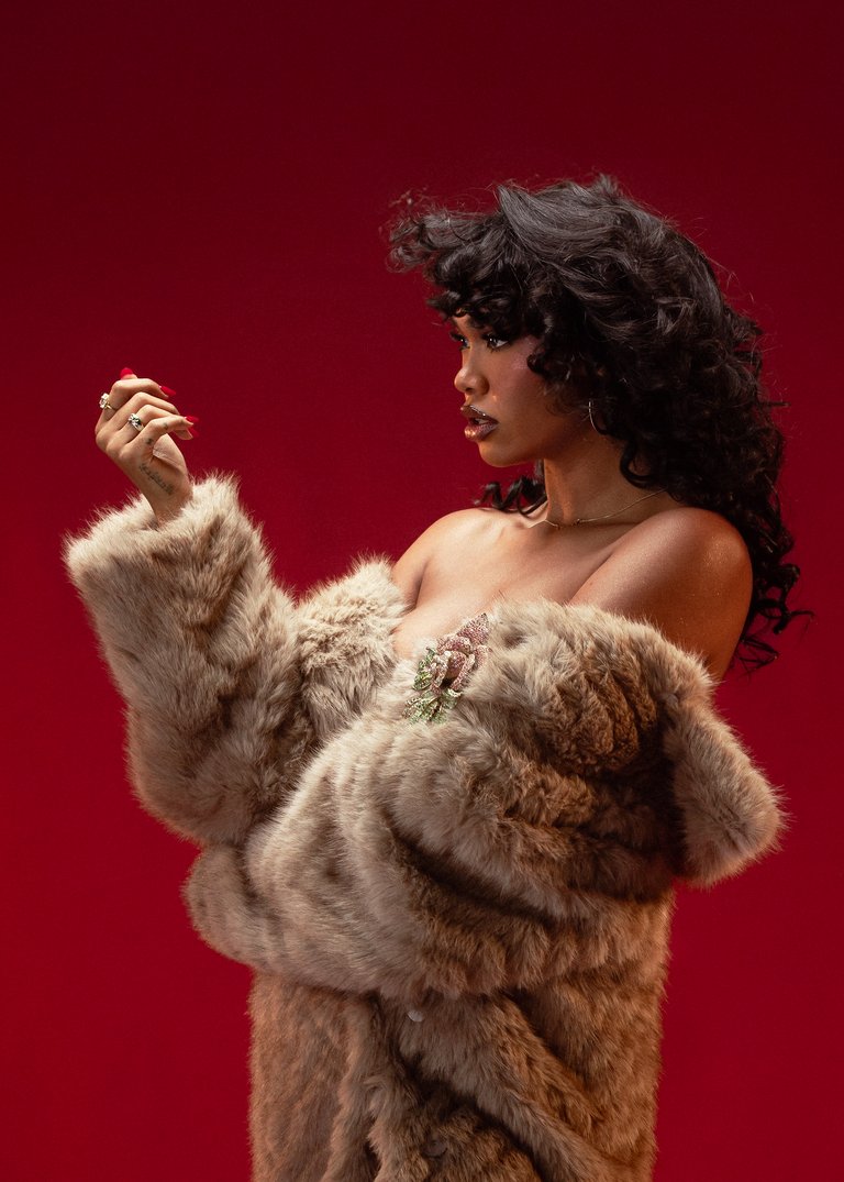 Amber Mark, a woman dressed in a fur coat.