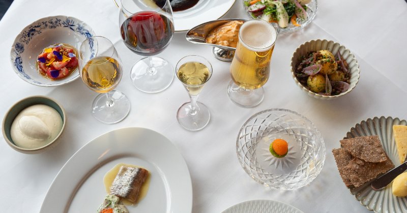 An Elegant Midsummer Celebration at Gondolen