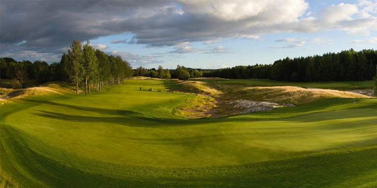 The green on the Bro Hof Slott golf course. Stockholm has several golf courses for anyone that wants to hit the lynx for a couple of hours!