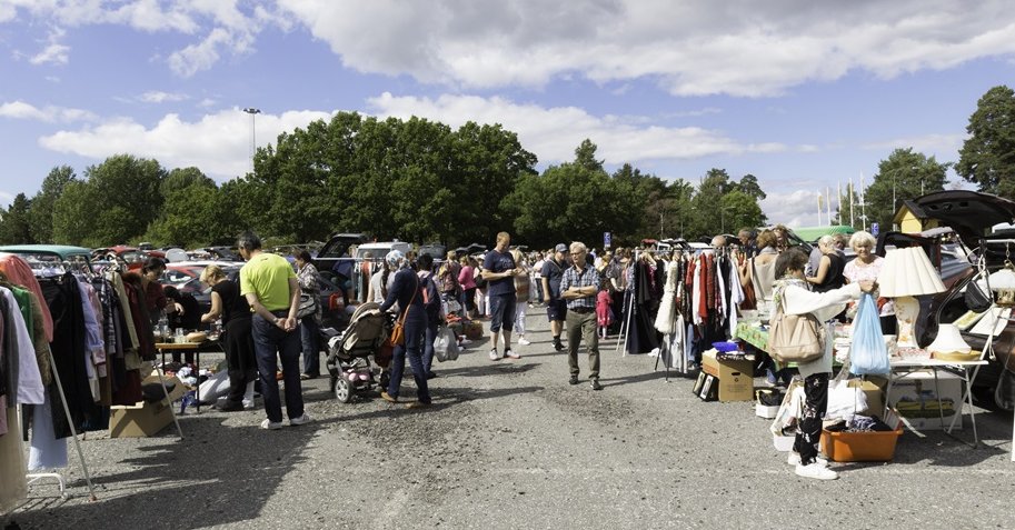 Car boot sale at Solvalla horse racing track