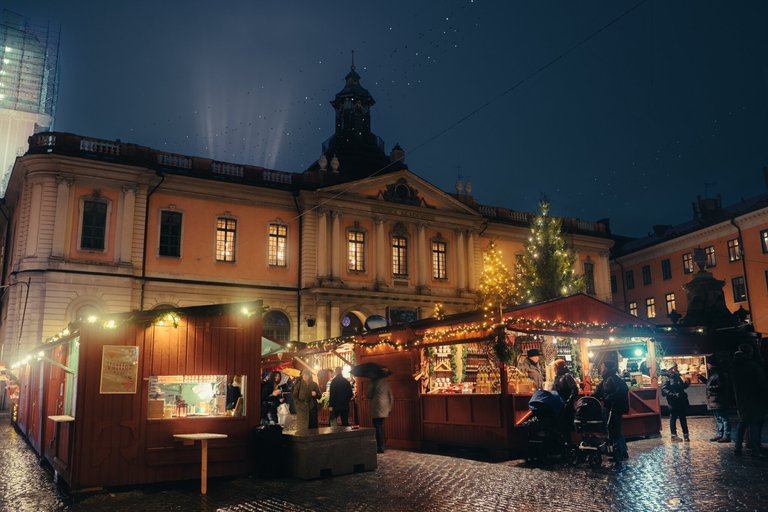 Christmas tales and music