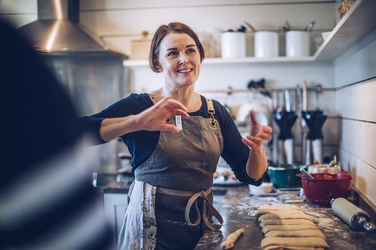 Cinnamon bun baking workshop.jpg