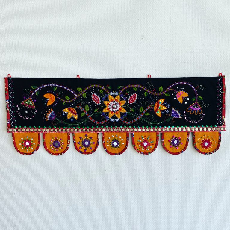 Crafts Exhibition 125 Kvadrat "Obygdsbroderier" with Emma Ewadotter