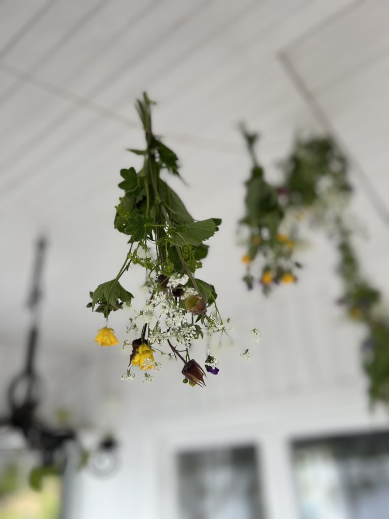 Create your own natural midsummer crowns – June 14!