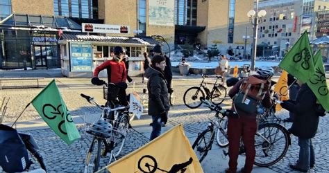 Critical Mass Stockholm, the monthly bike celebration – Stockholm