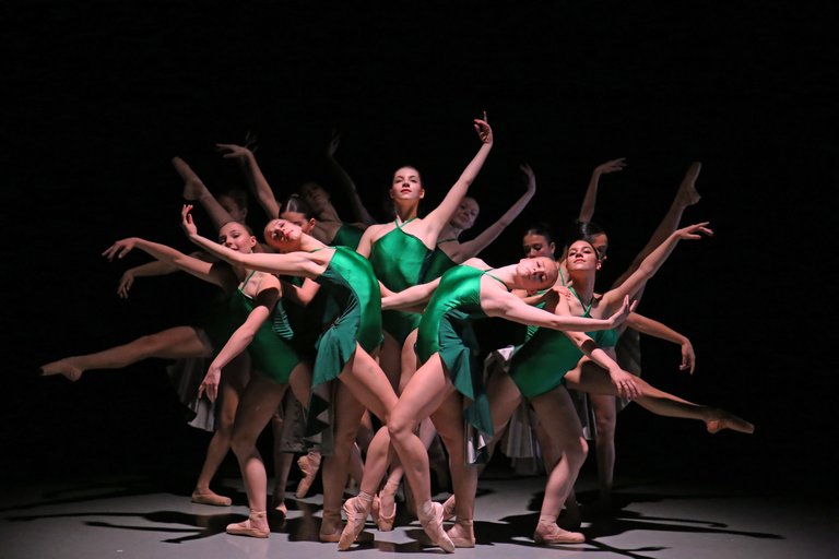 Dance performance Nova
