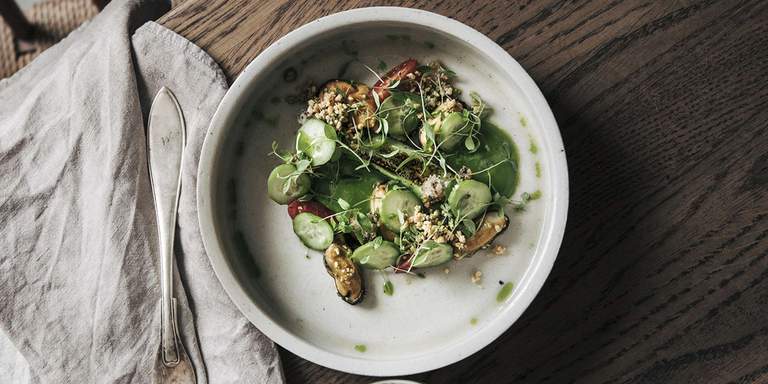 Vegetarian restaurants in Stockholm. A delicious looking plate with vegetarian food. Greens, nuts