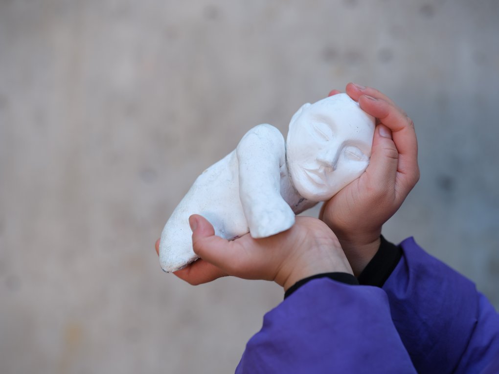 Omfamnad4239_rgb_foto Mattias Lindbäck_press.jpg