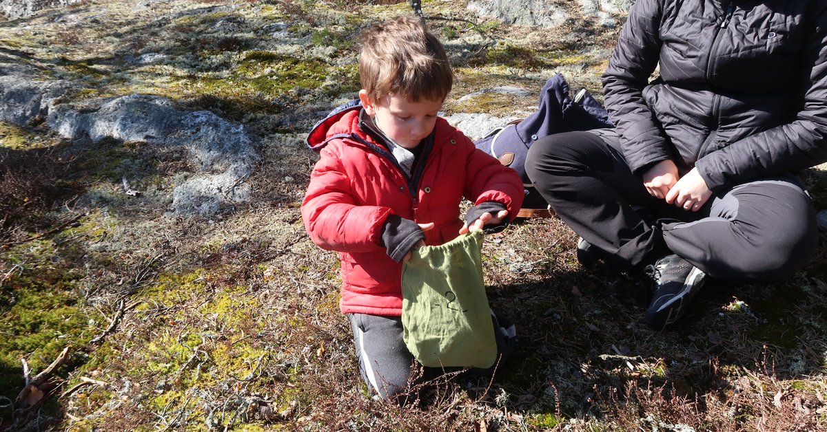 Family hike in the Archipelago
