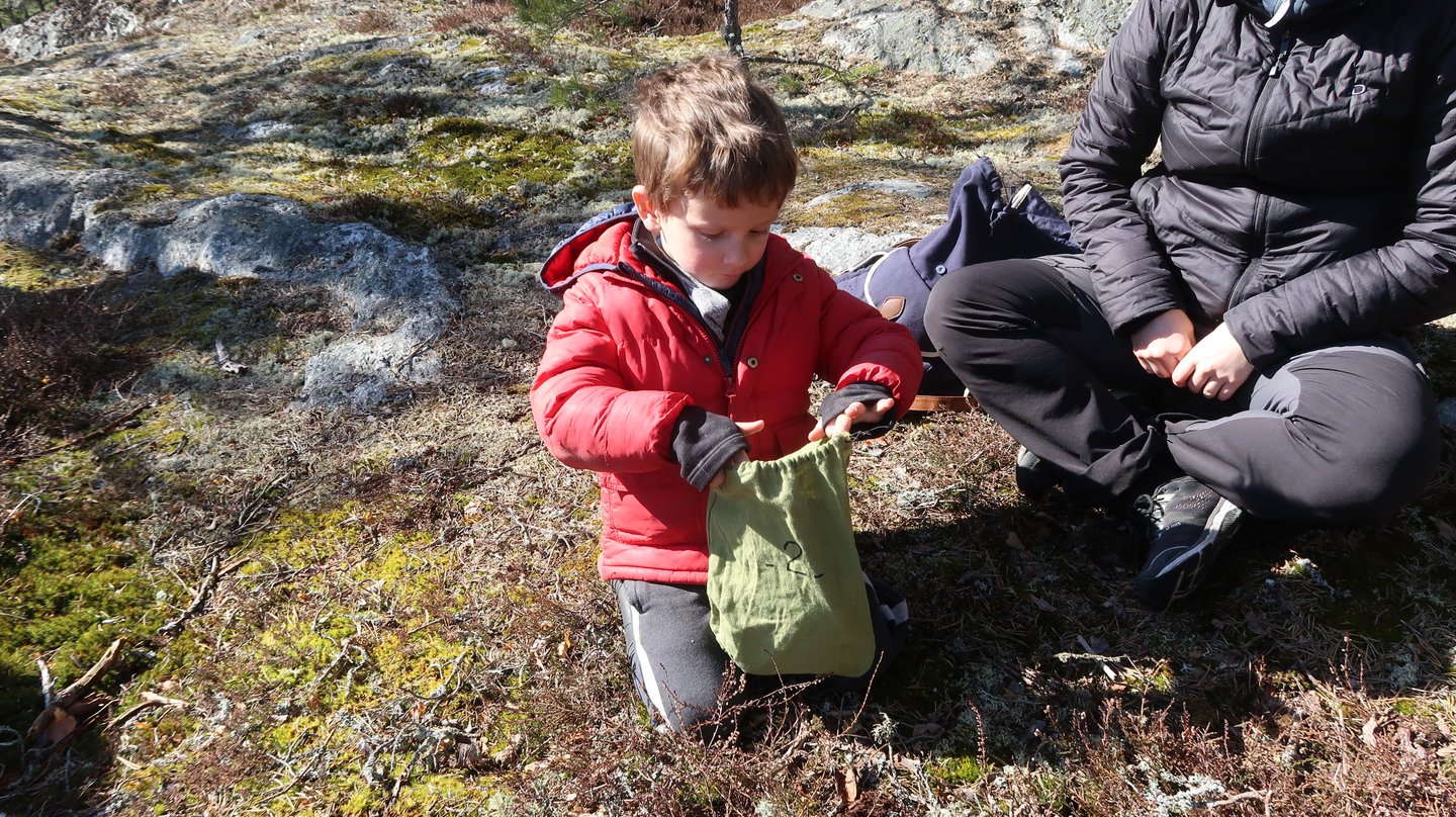 Family hike in the Archipelago