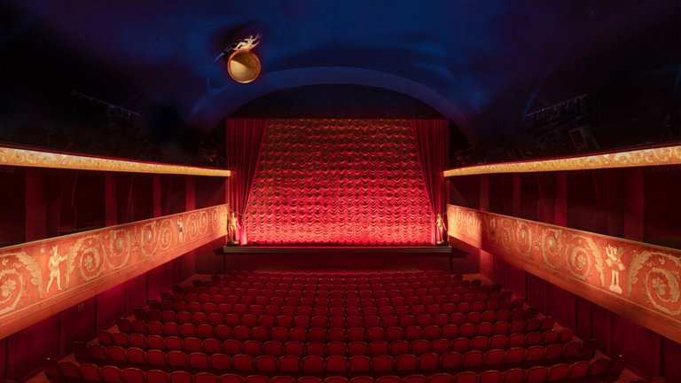 Guided tour of the Skandia theatre (swedish tour)