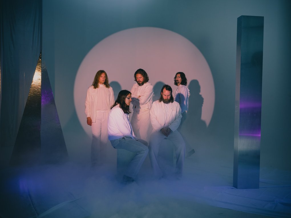 The five members of Hällas, all dressed in white.