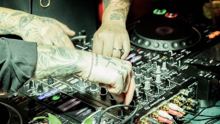 DJ's hands