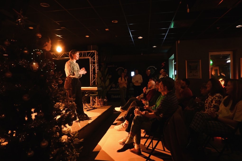 Improv Comedy Show with Lilla Improteatern in Södermalm