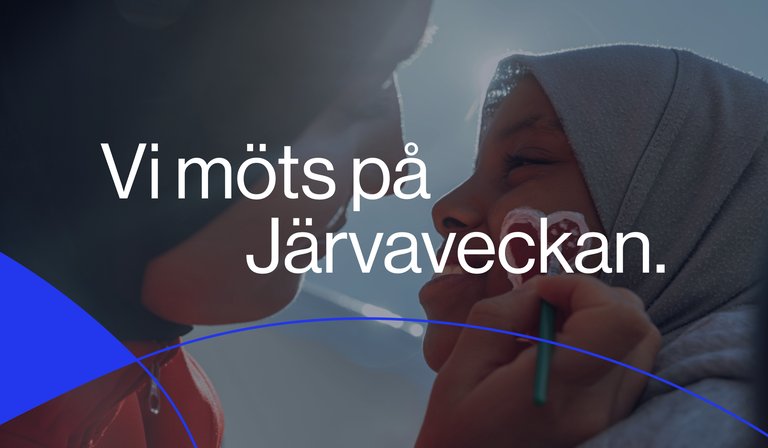 Close-up of a child wearing a hijab while someone paints hearts on their cheek. The text “Vi möts på Järvaveckan” appears across the image. The image conveys closeness, community, and a welcoming festival atmosphere.