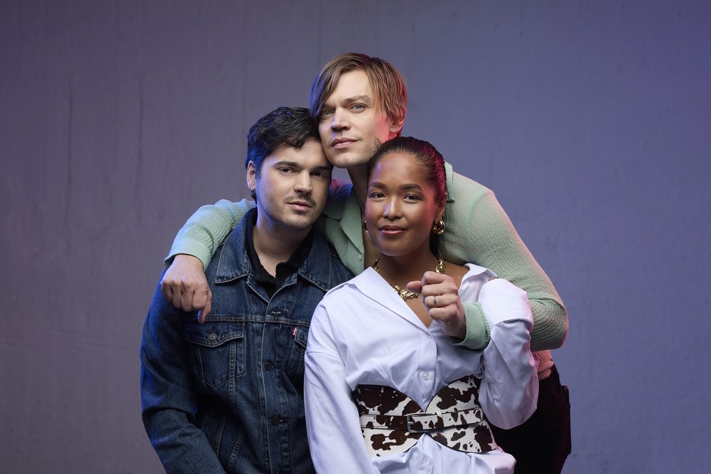 & Julia Press Image All Things Live