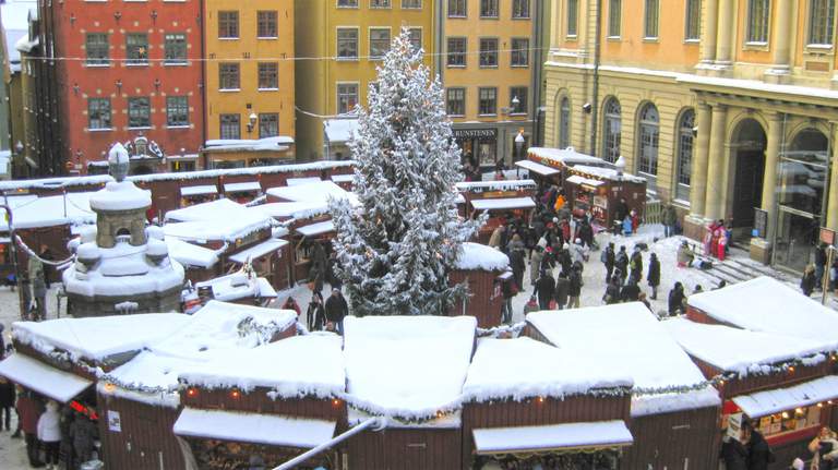 Christmas market with a Christmas tree at a square in the Old Town.