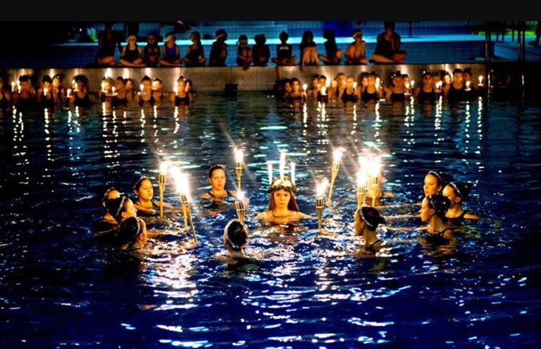 Lucia on Water: A Spectacular Christmas Swim Show