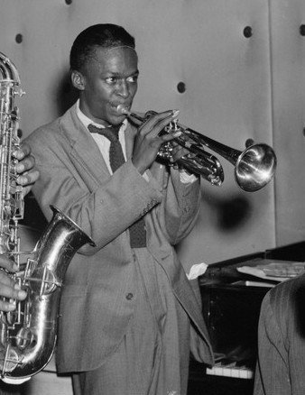 Miles Davis 100 Years – Milestones & Kind of Blue