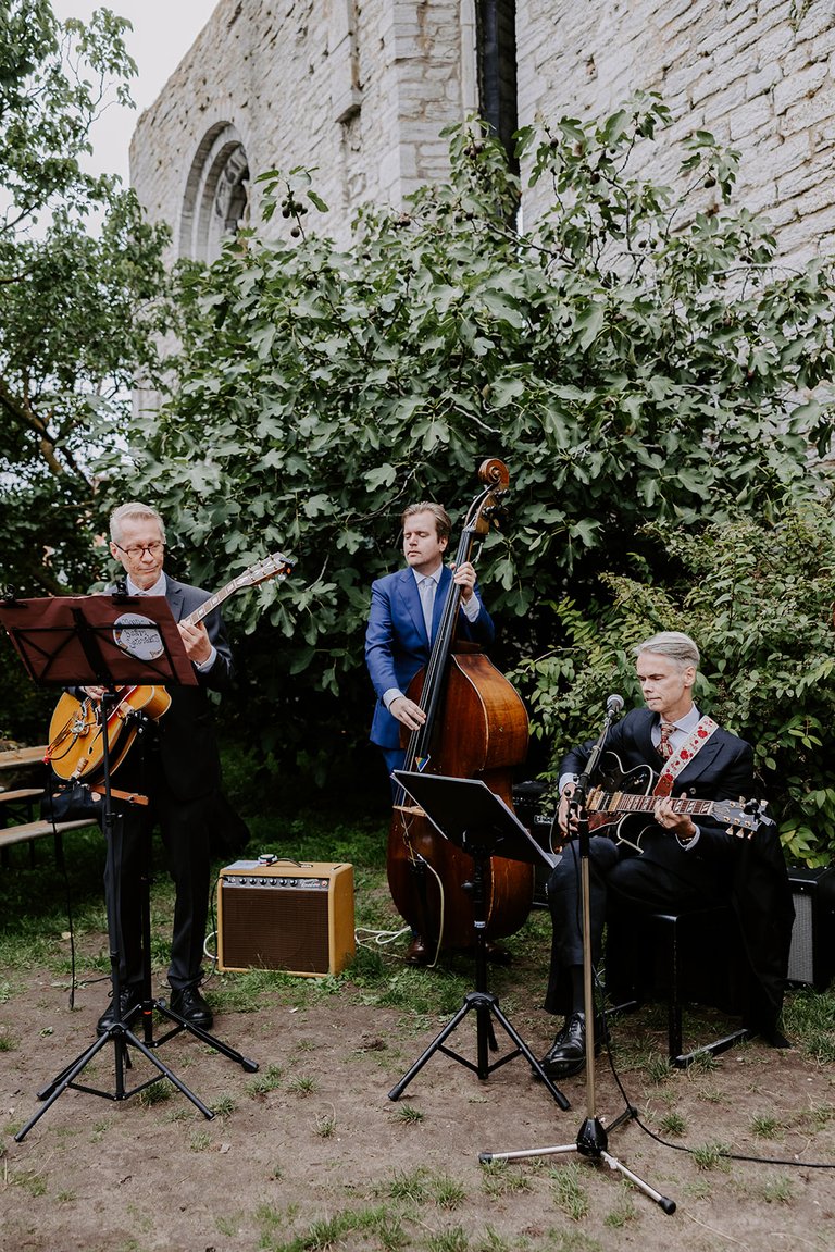 Moonbeam Serenaders Jazz trio at Bistro Eker!