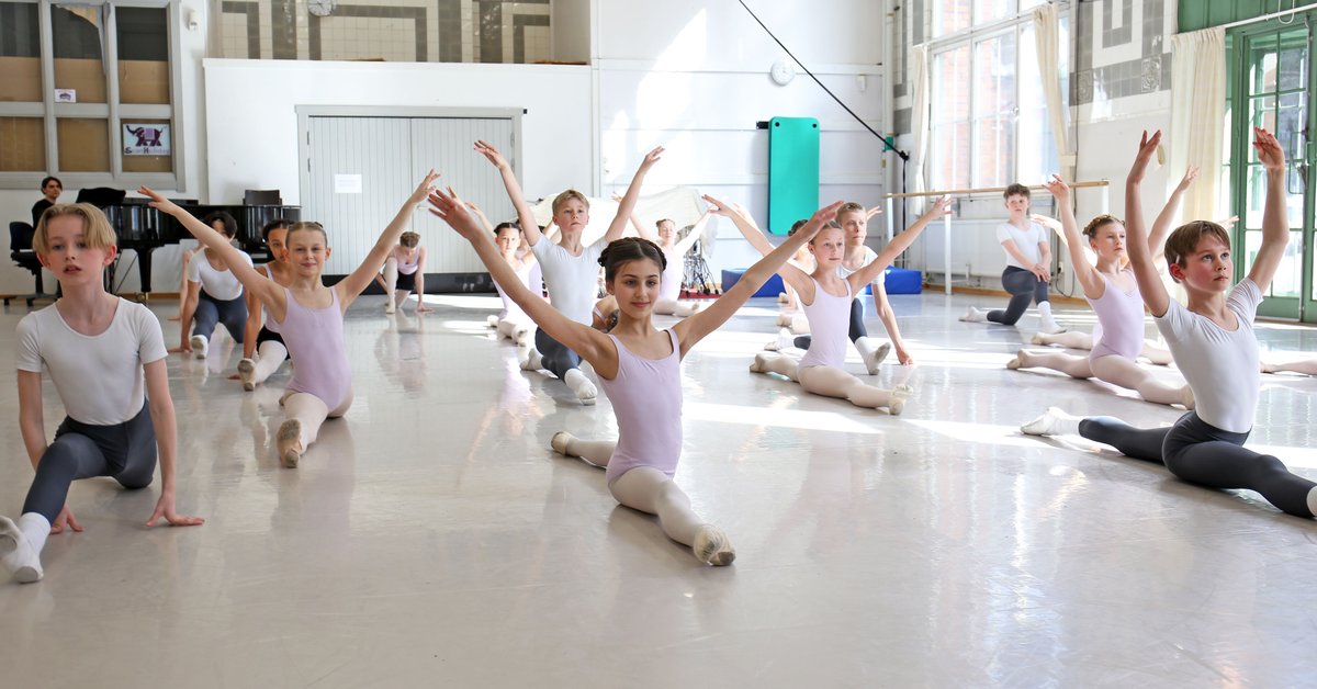 Open dance class for ages 7–10
