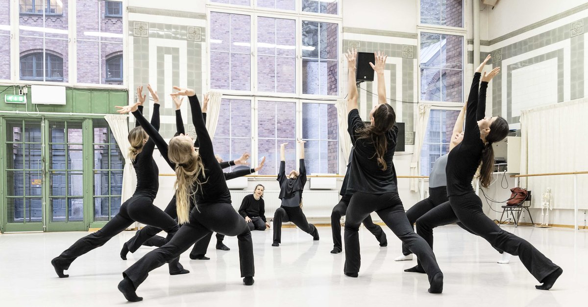 Open dance class for gymnasium at the Royal Swedish Ballet School