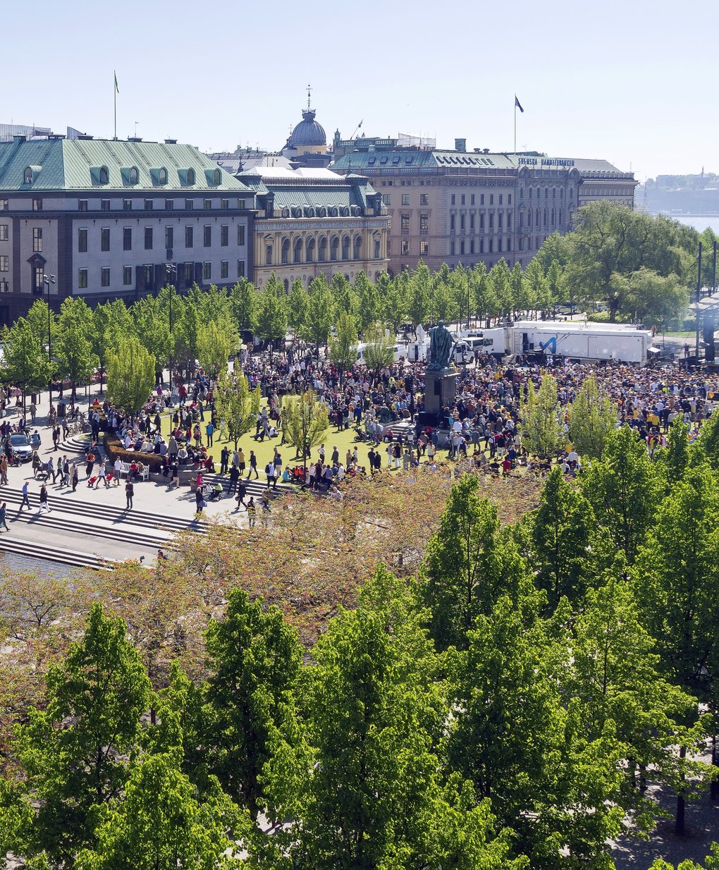 View from above of a lively event in Kungsträdgården.