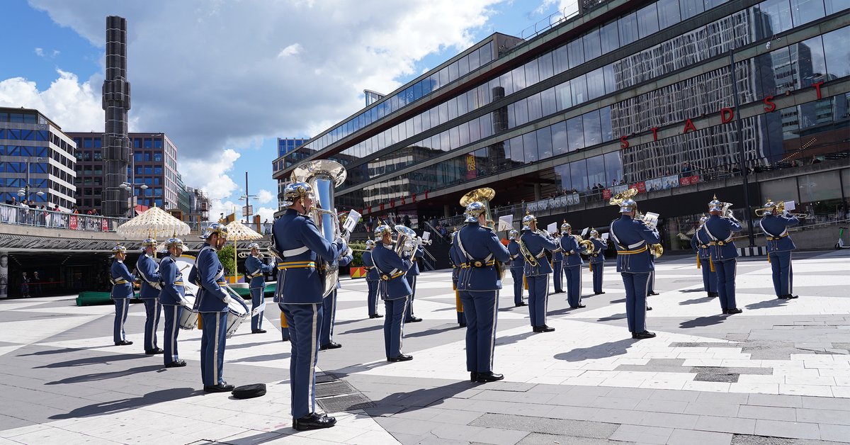 The Royal Guard at Sergels Torg!