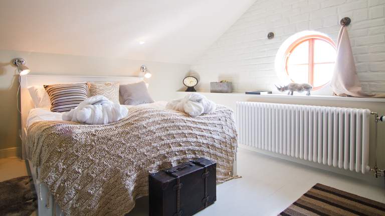Hotels in the Stockholm archipelago. A room at Fredriksborgs Hotell, a hotell located in an old military fort.