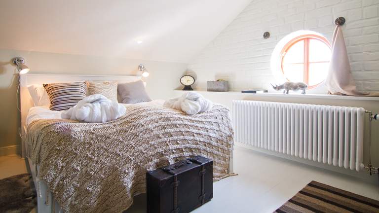 Hotels in the Stockholm archipelago. A room at Fredriksborgs Hotell, a hotell located in an old military fort.