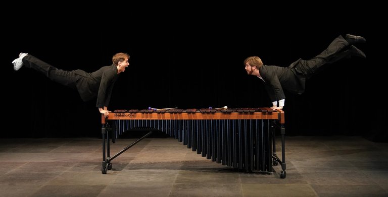 DaniBorak_ManuelLeuenberger_Sprung copy.jpg